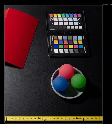 01_red_and_three_spheres_LED_mix_light